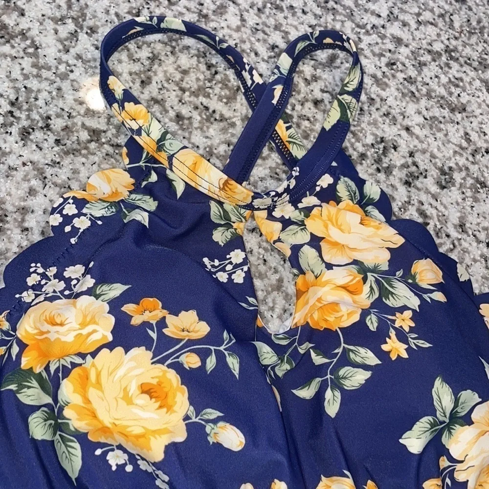 Cupshe Floral Scalloped Swimsuit Woman's Size‎ S